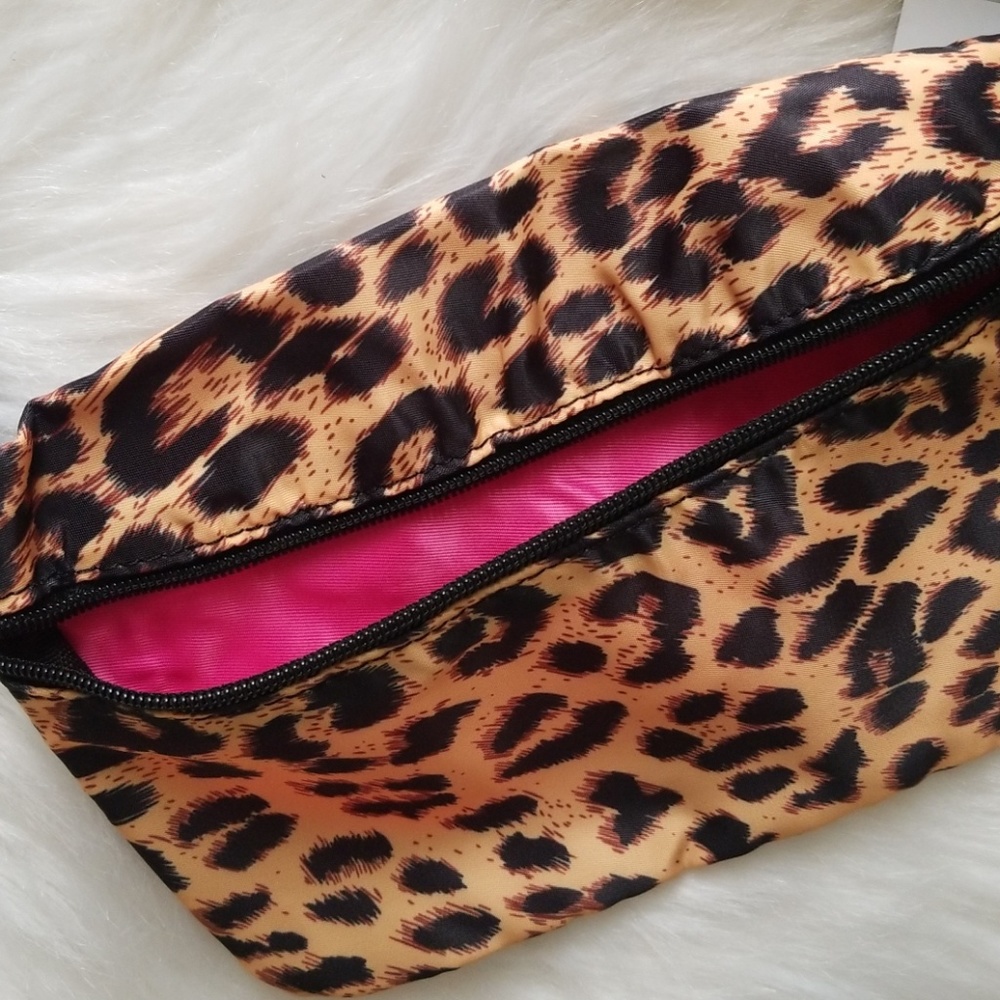 LAST ONE!!! NWT Victoria's Secret PINK Fanny Pack - Picture 3 of 7